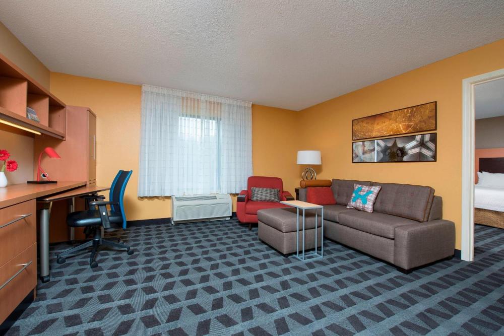 1 Bedroom Suite, 1 King, Sofa bed interior